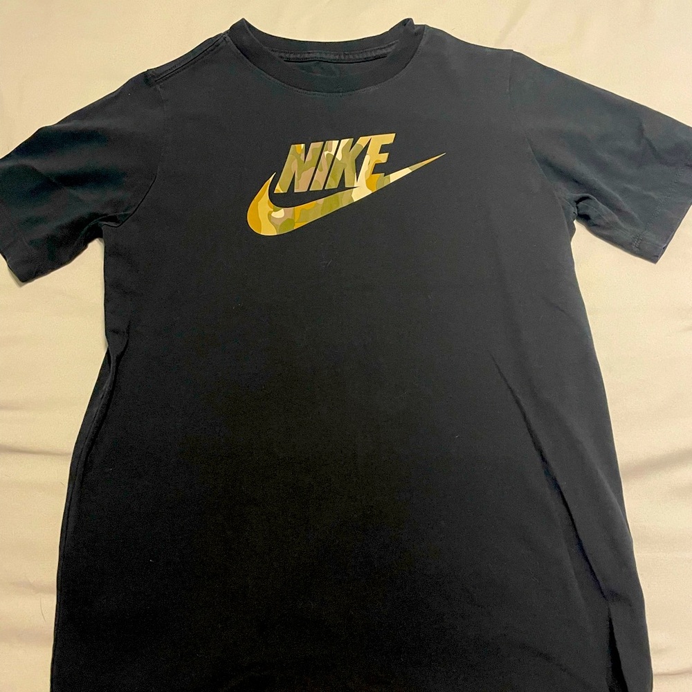 Black With camo nike youth XL T shirt
